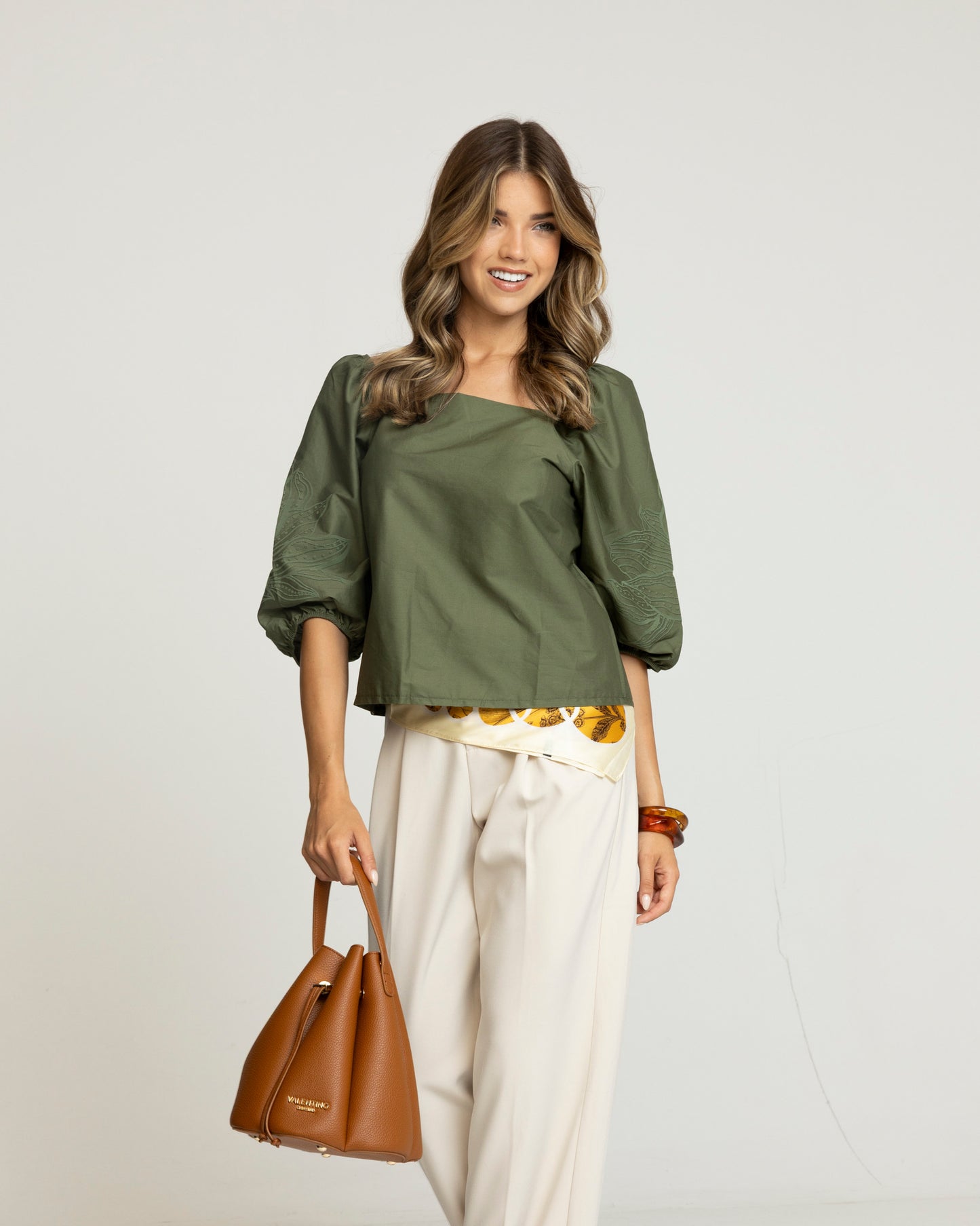 Blusa Cropped “Brasil Chic” com Manga Bufante